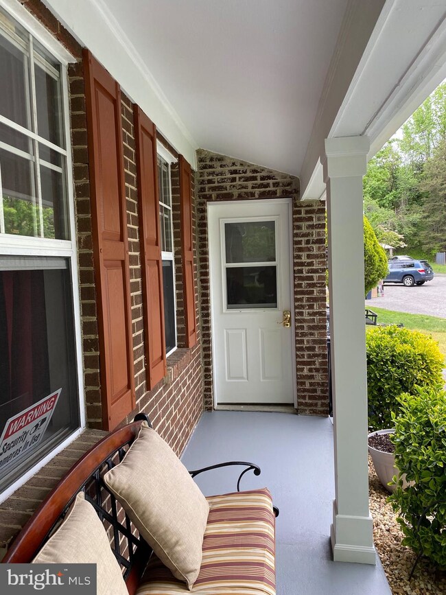 8805 Rosanne Ct, Clinton, MD 20735 - photo 4