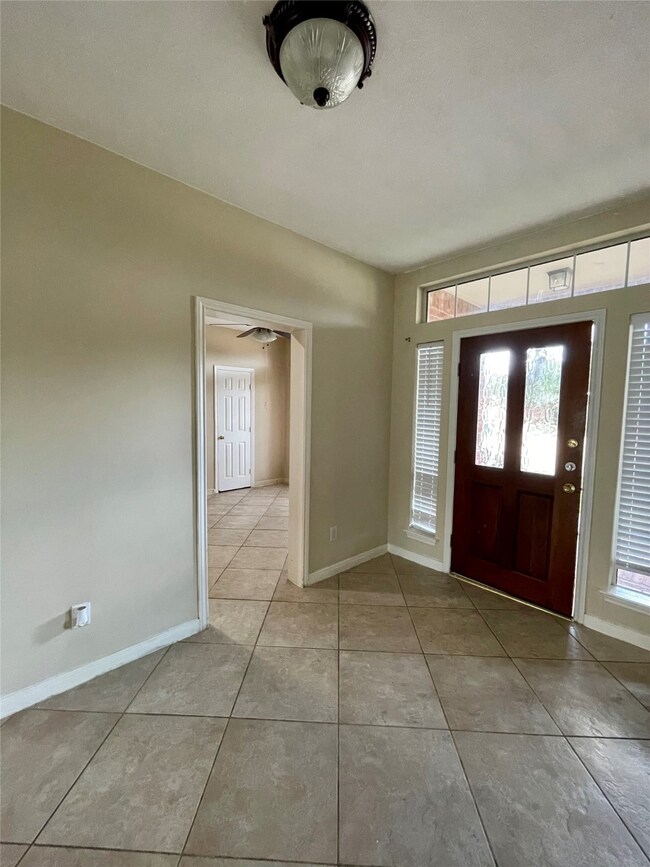 17307 Eden Falls Cir, Houston, TX 77095 - photo 4