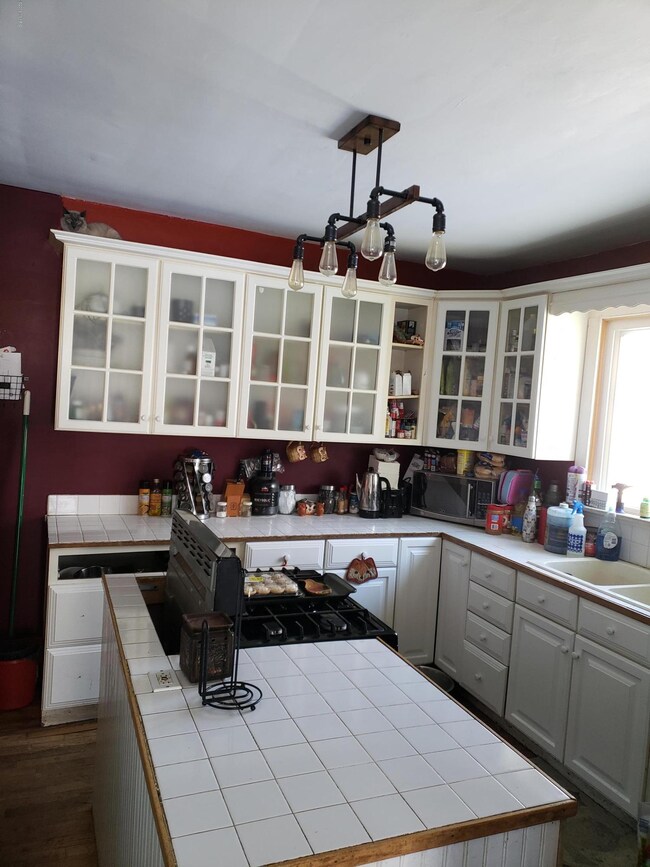 118 N Woodhams Kitchen