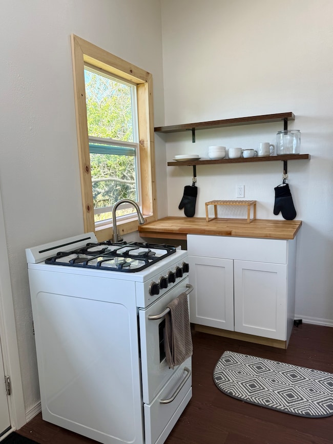 94 Pele St, Naalehu, HI 96772 - photo 7