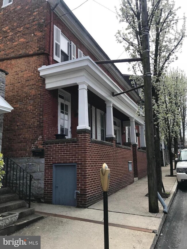 27 N Main St unit A, Mercersburg, PA 17236 - photo 4