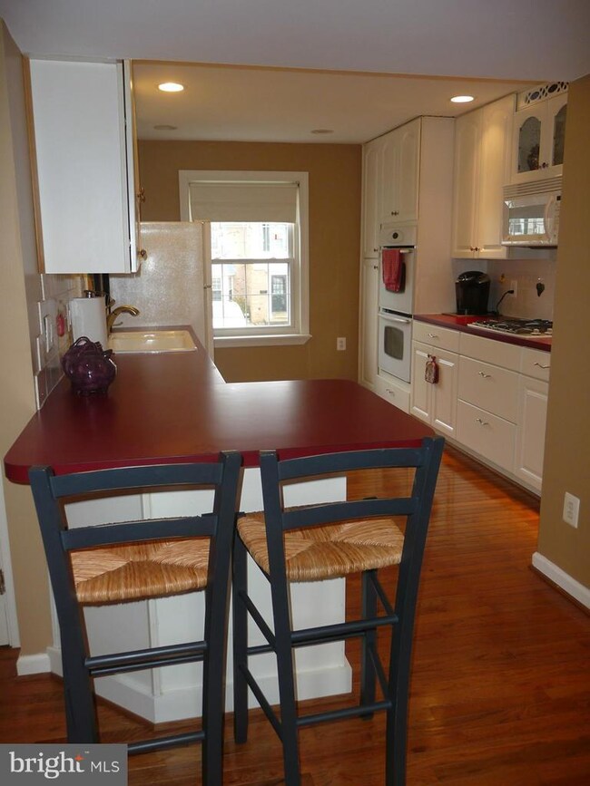 9690 Lindenbrook St, Fairfax, VA 22031 - photo 6