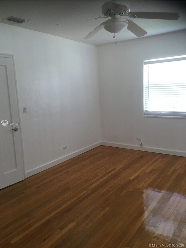 7940 Byron Ave unit 4, Miami Beach, FL 33141 - photo 4