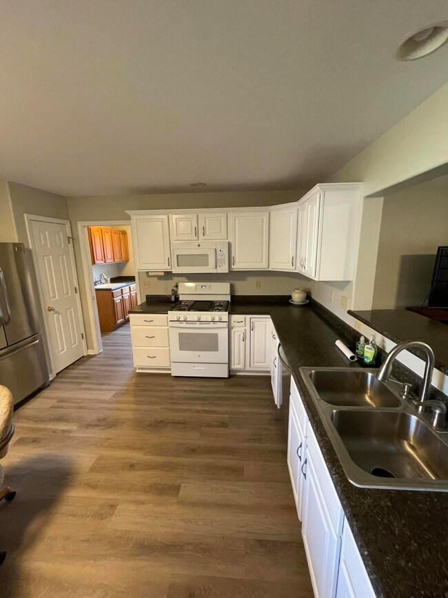 741 Diane Ct, Hobart, IN 46342 - photo 5