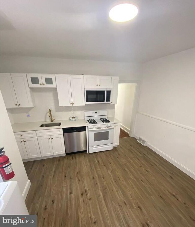 102 Chestnut St unit 2ND FLOOR, Audubon, NJ 08106 - photo 2