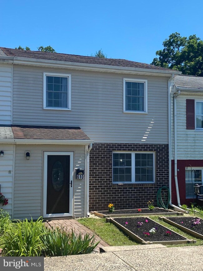 610 Hamilton Rd, East Greenville, PA 18041 - photo 2