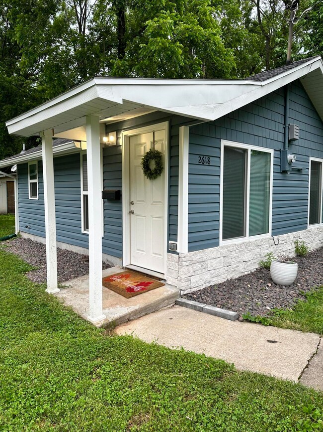 2618 E Cherry
