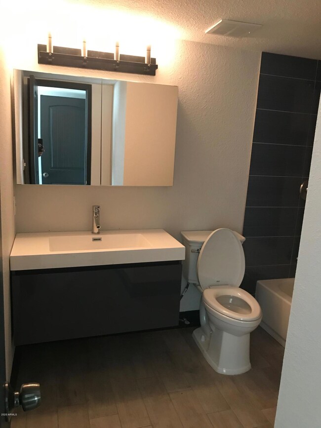 2001 N 57th Dr, Phoenix, AZ 85035 - photo 5