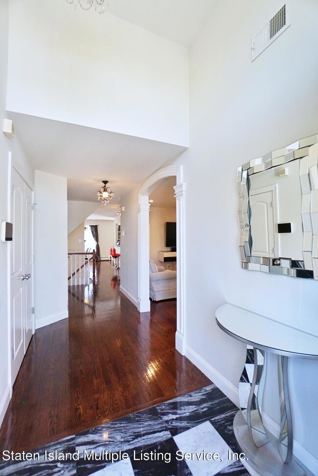 (3) ENTRY FOYER