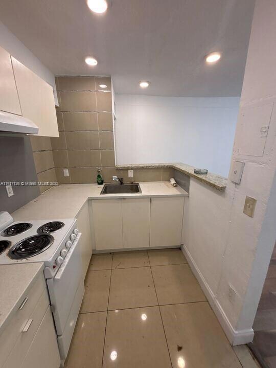 542 NW 8th St unit 12, Miami, FL 33136 - photo 2