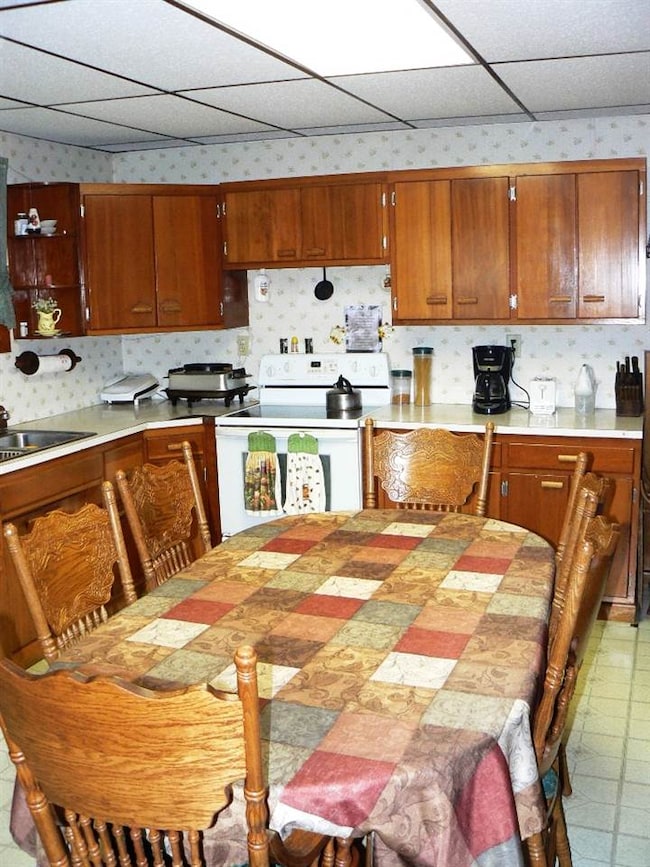 62 Spring St, Colebrook, NH 03576 - photo 3