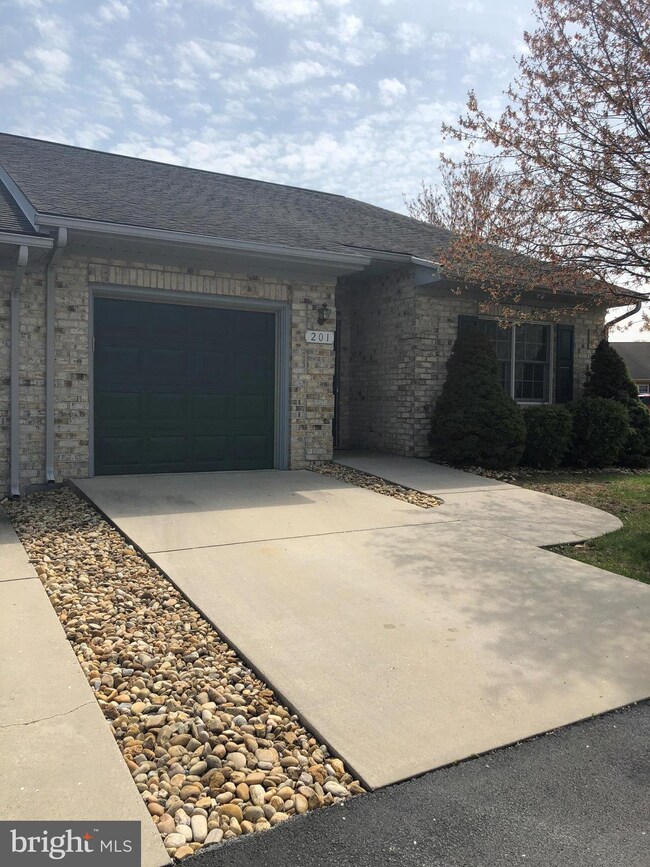 201 Sunbrook Ln unit 63, Hagerstown, MD 21742 - photo 2