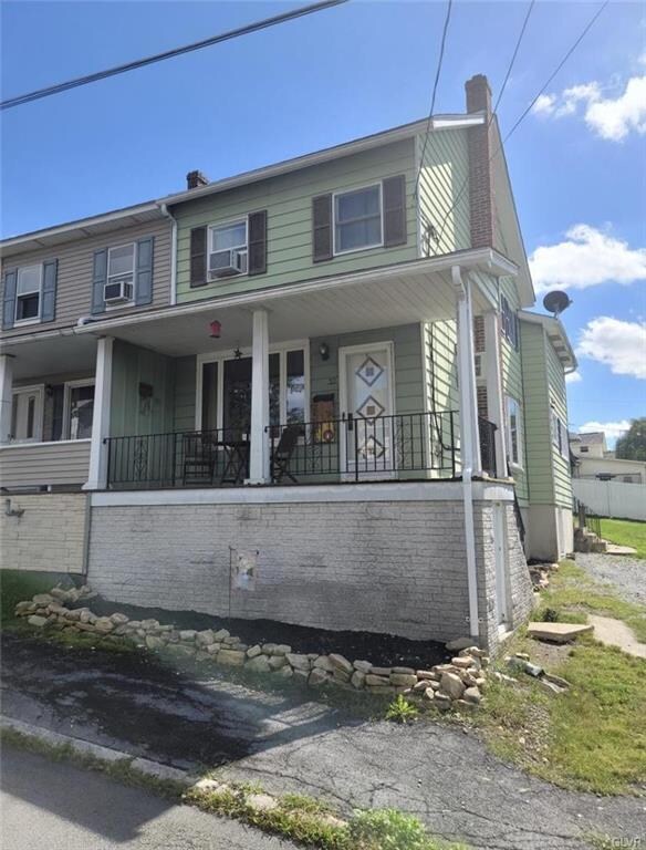 32 W Ridge St, Coaldale, PA 18218 - photo 2