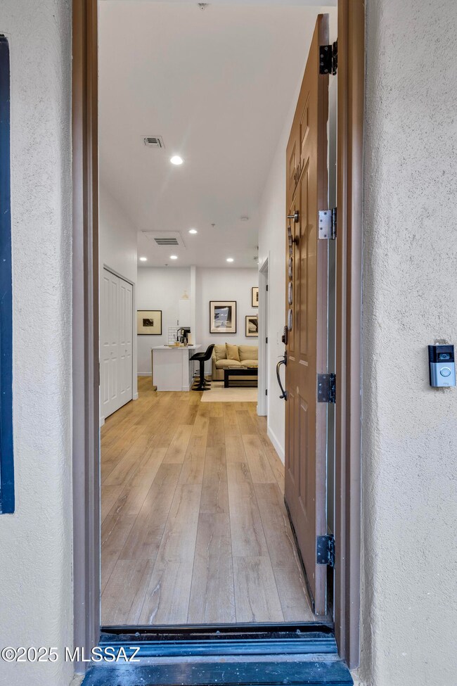 2018 E River Rd #201__041