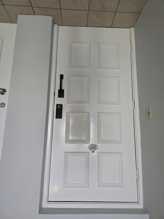 Palm-Aire unit 207, Pompano Beach, FL 33069 - photo 3