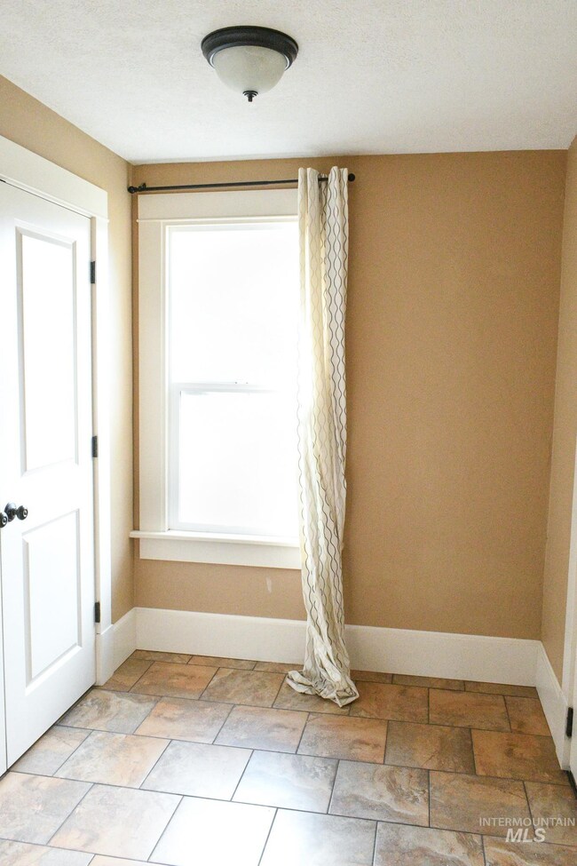 1819 Schodde Ave, Burley, ID 83318 - photo 2