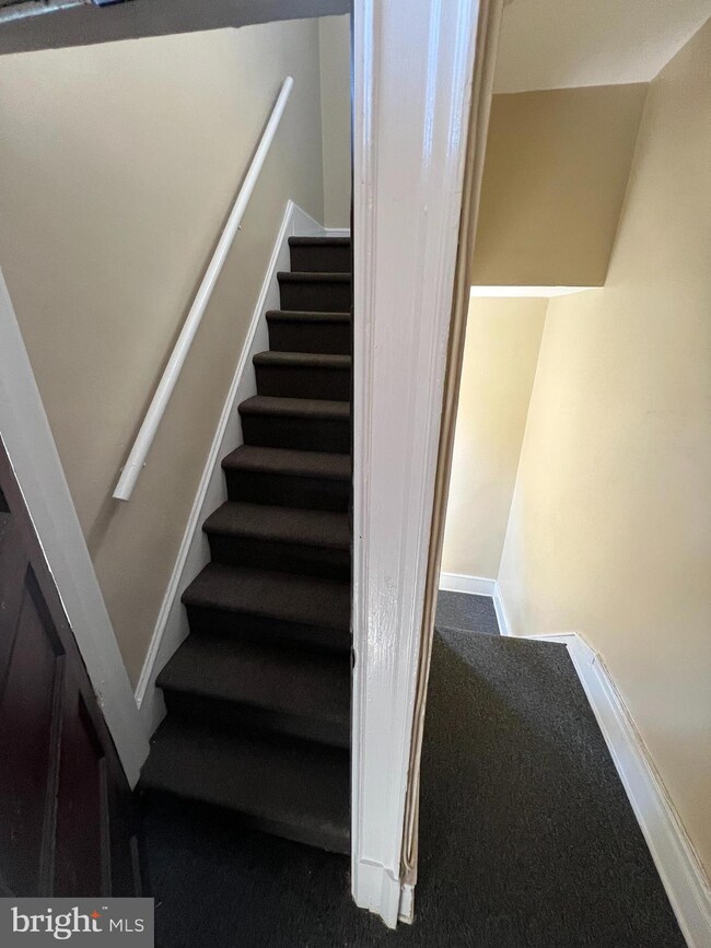 1050 Stuyvesant Ave unit 3 THIRD FLOOR, Trenton, NJ 08618 - photo 2