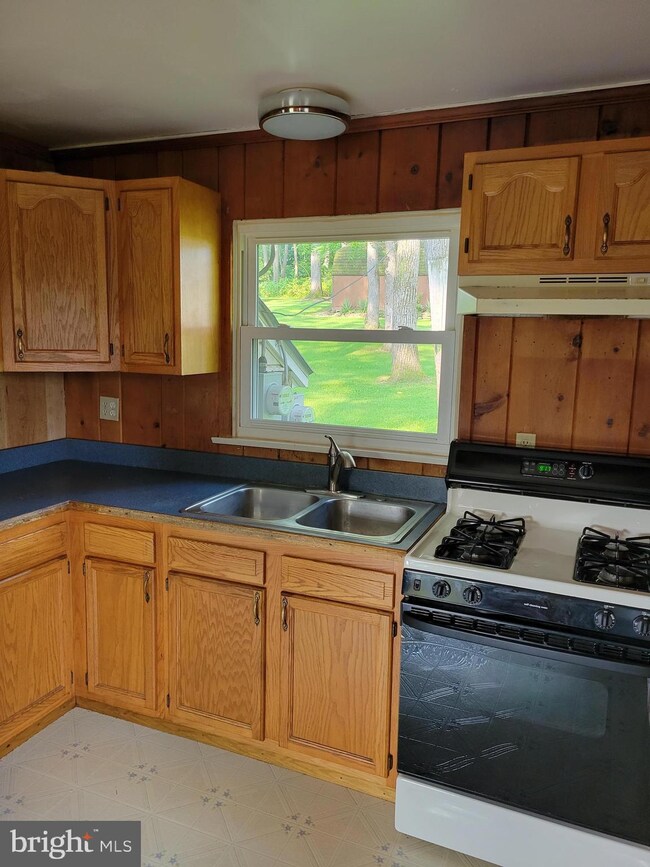 5694 Kraussdale Rd unit A, East Greenville, PA 18041 - photo 7