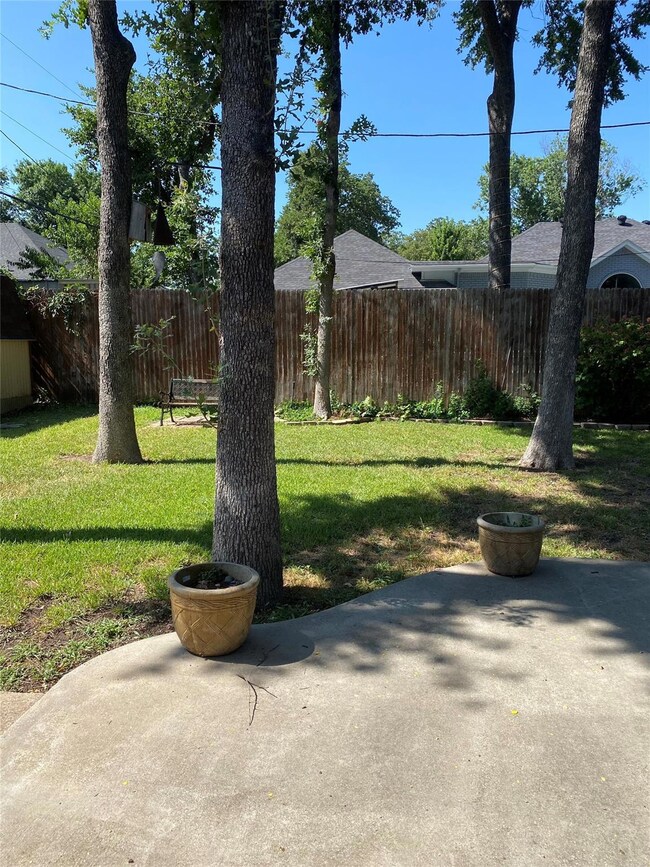904 W Redbud Dr, Hurst, TX 76053 - photo 7