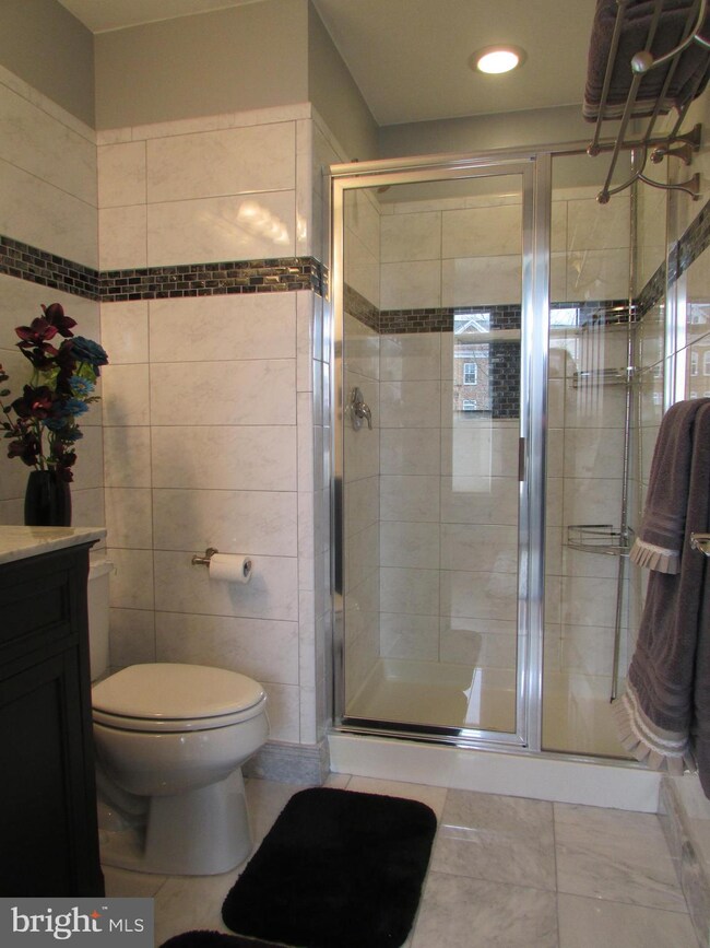 3069 Waterloo Ln, Fairfax, VA 22031 - photo 4