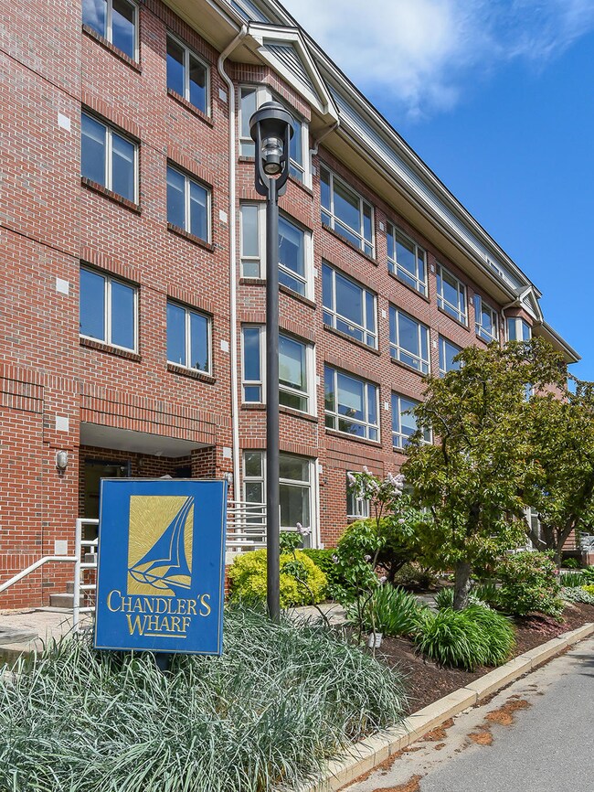 102-717ChandlersWharf