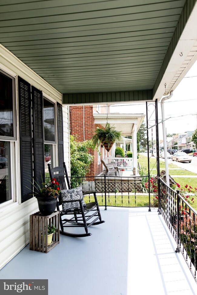 331 E Jackson St, New Holland, PA 17557 - photo 4