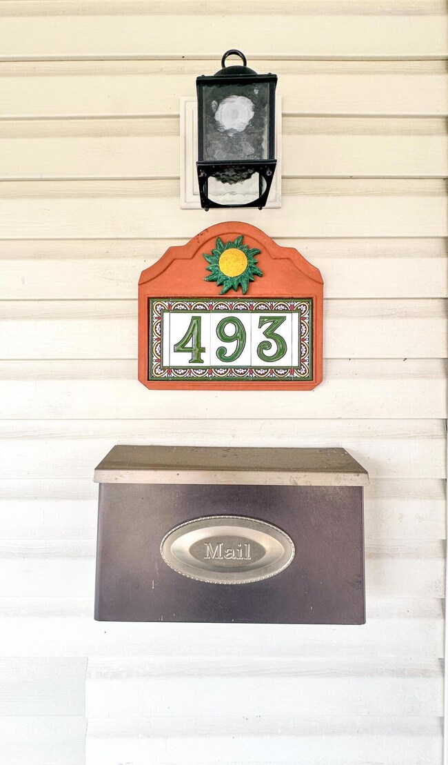 493 Maplewood-11