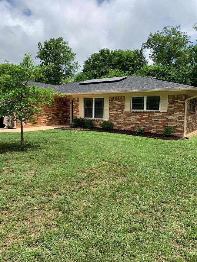 526 Dean Dr, Denison, TX 75020 - photo 3