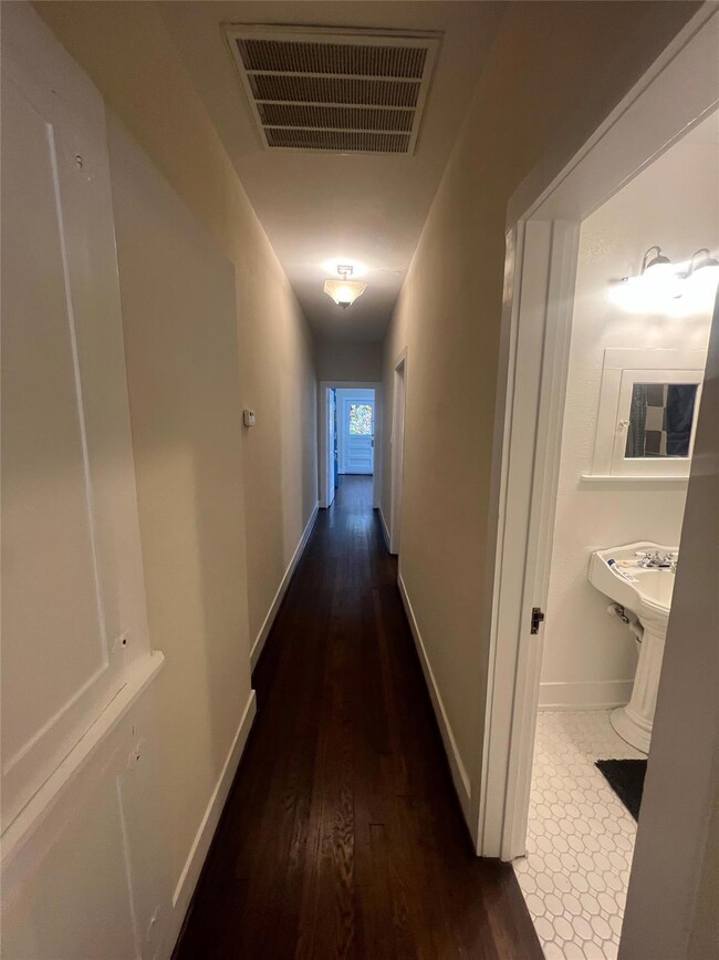 5807 Richmond Ave unit B, Dallas, TX 75206 - photo 5