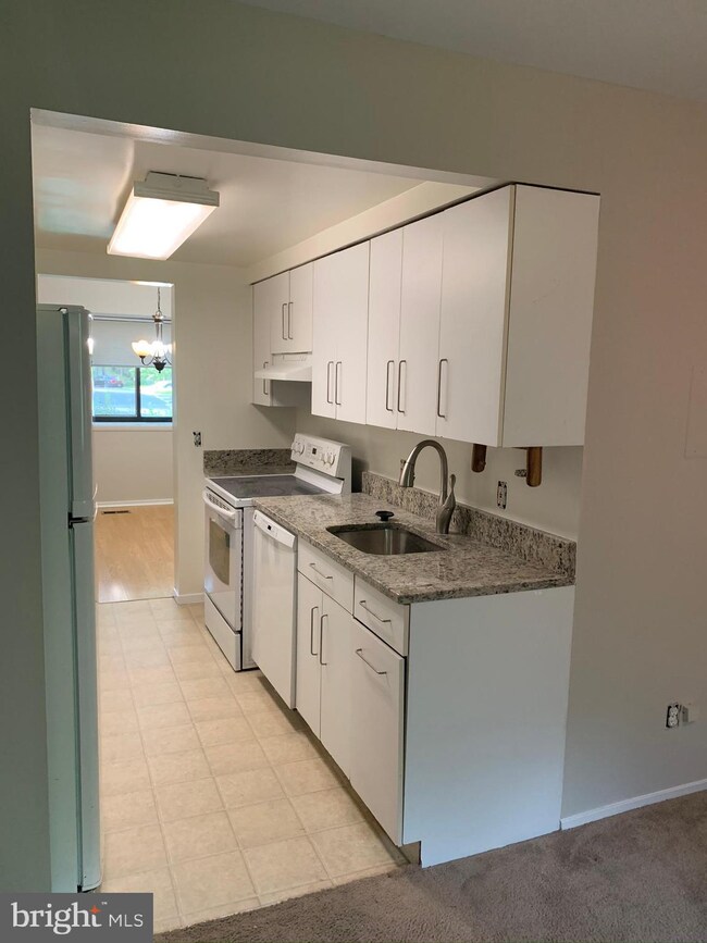 1547 Scandia Cir, Reston, VA 20190 - photo 5