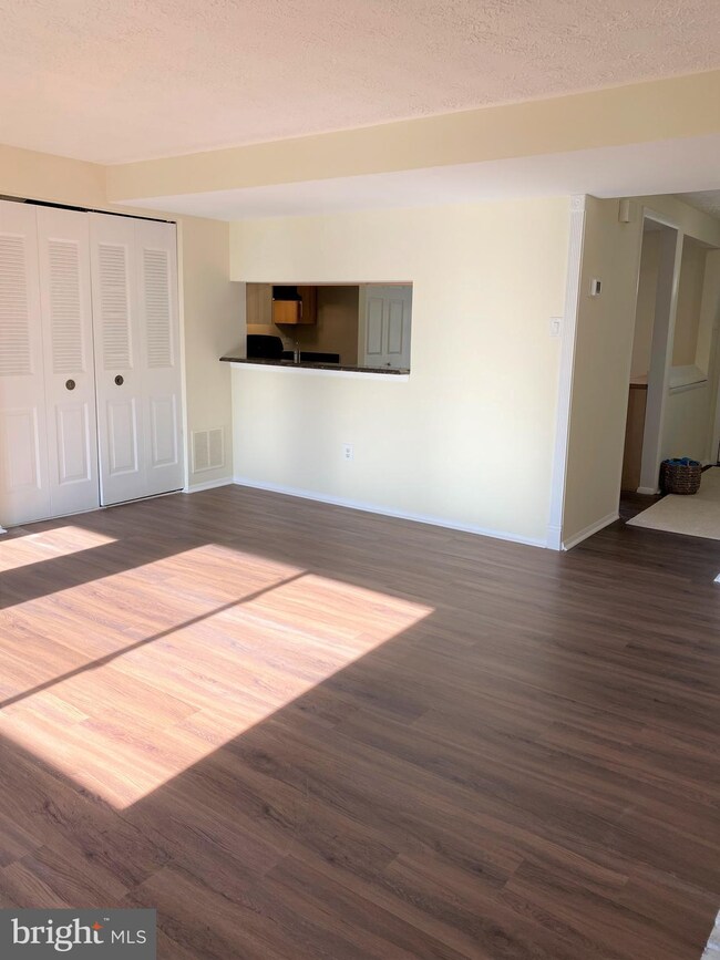 8301 Bark Tree Ct, Springfield, VA 22153 - photo 6