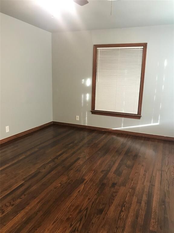 1307 N Howeth St, Gainesville, TX 76240 - photo 2