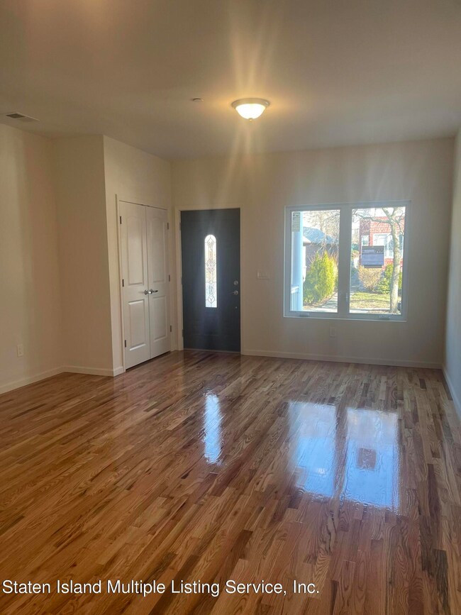 110 Roe St, Staten Island, NY 10310 - photo 2