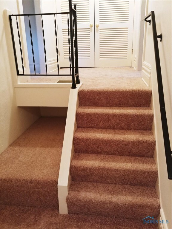 Entry way for upper unit - very nice