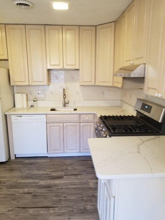 9 Concord Greene unit 5, Concord, MA 01742 - photo 6