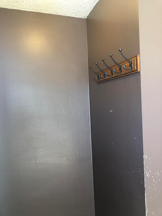 218 7th Ave SE, Cut Bank, MT 59427 - photo 3