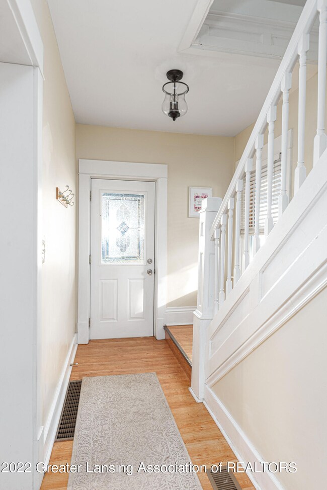 413 W Barnes Ave, Lansing, MI 48910 - photo 3