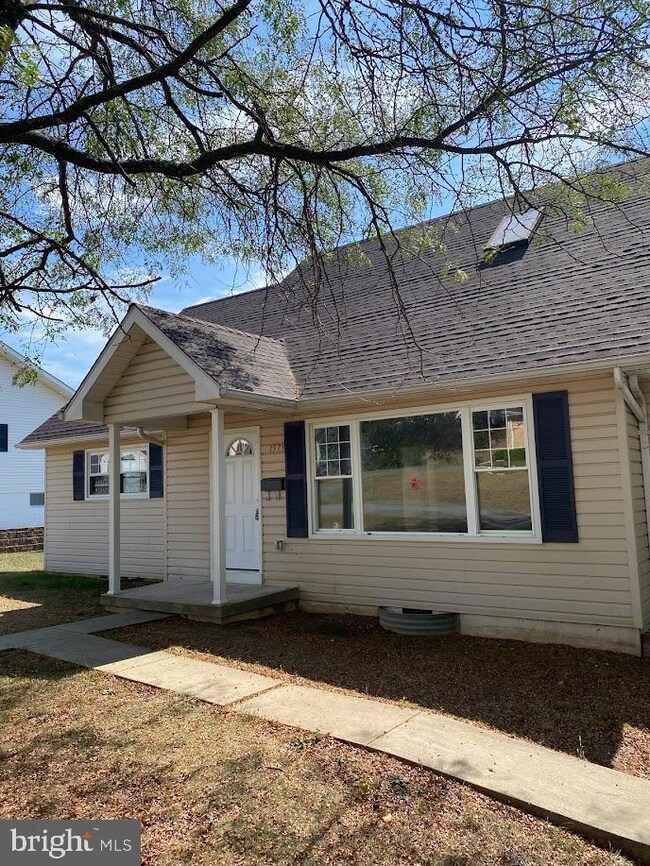 1575 Beacon St, Keyser, WV 26726 - photo 2