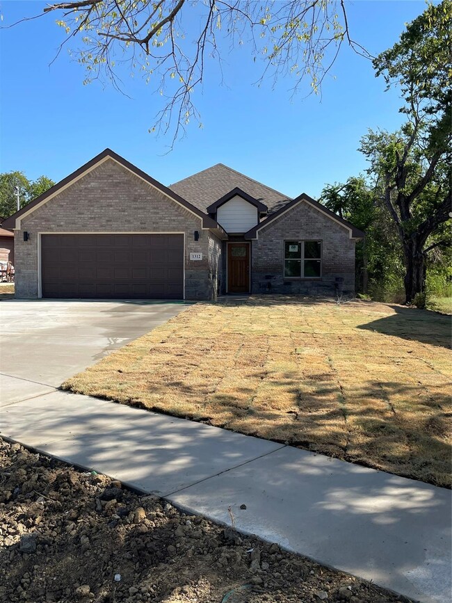 1312 Johnson Ave, Ennis, TX 75119 - photo 2