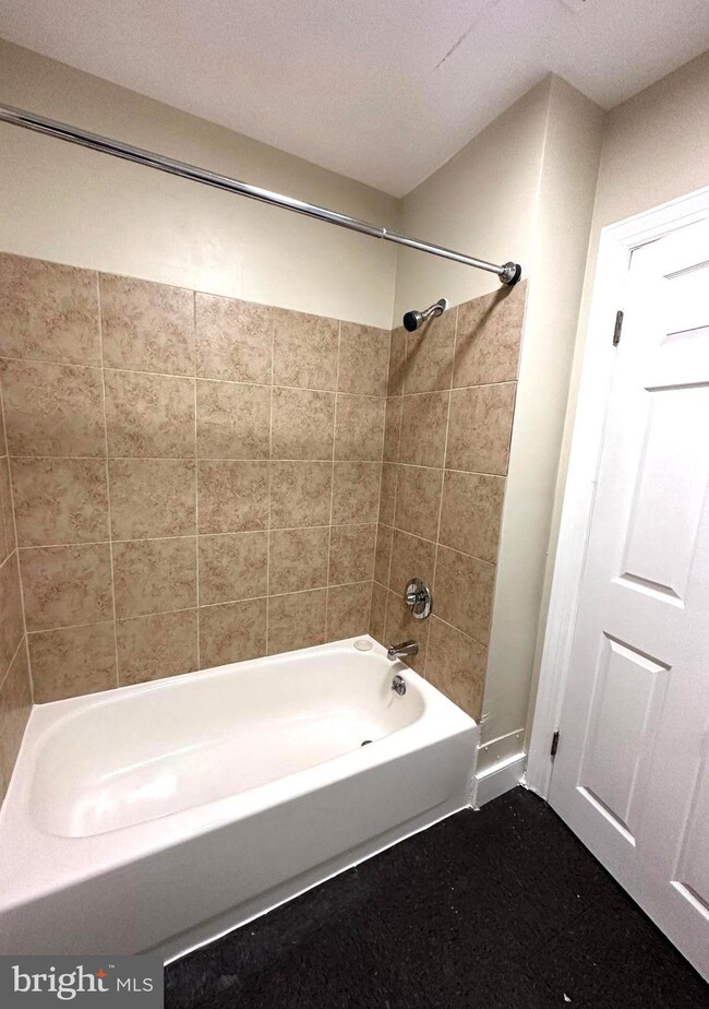 64 W Antietam St unit . 5, Hagerstown, MD 21740 - photo 7