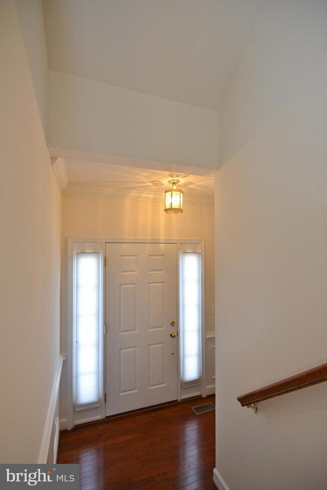 9272 Laurel Ridge Crossing Rd, Lorton, VA 22079 - photo 3