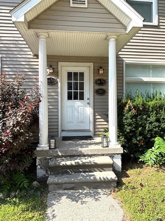 99 Clinton St unit 101 1/2, Mount Clemens, MI 48043 - photo 2