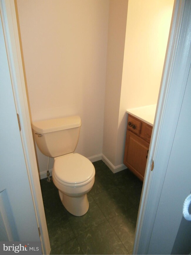 6328 Jacobs Ct, Sykesville, MD 21784 - photo 4