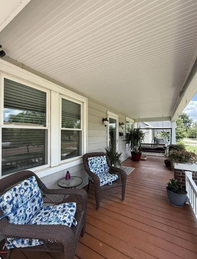 715 Carroll Ave, Larned, KS 67550 - photo 3