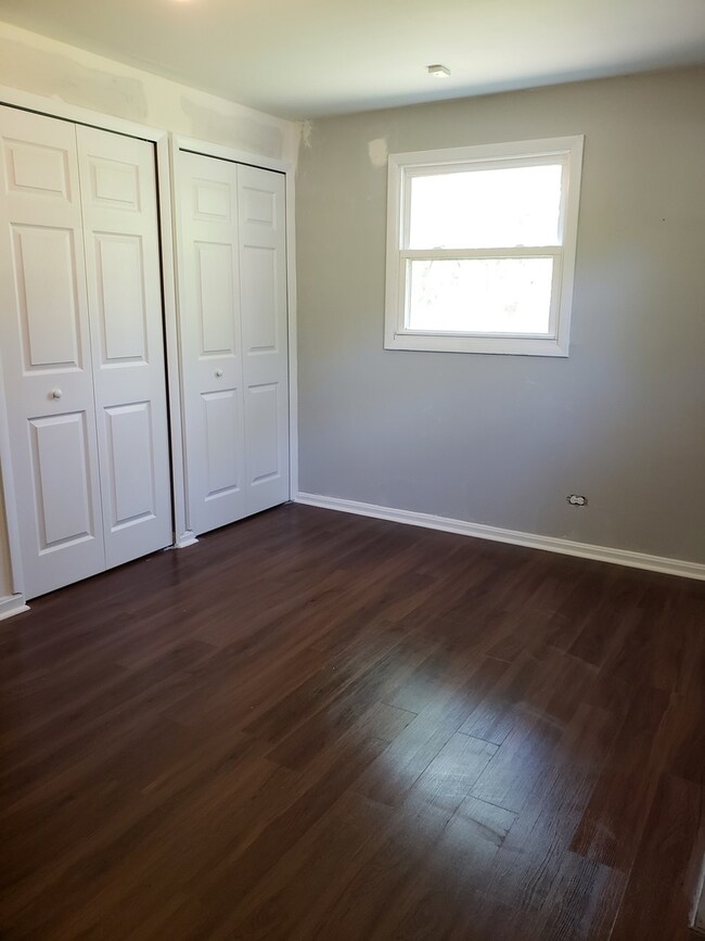 17950 Michael Ave, Country Club Hills, IL 60478 - photo 4