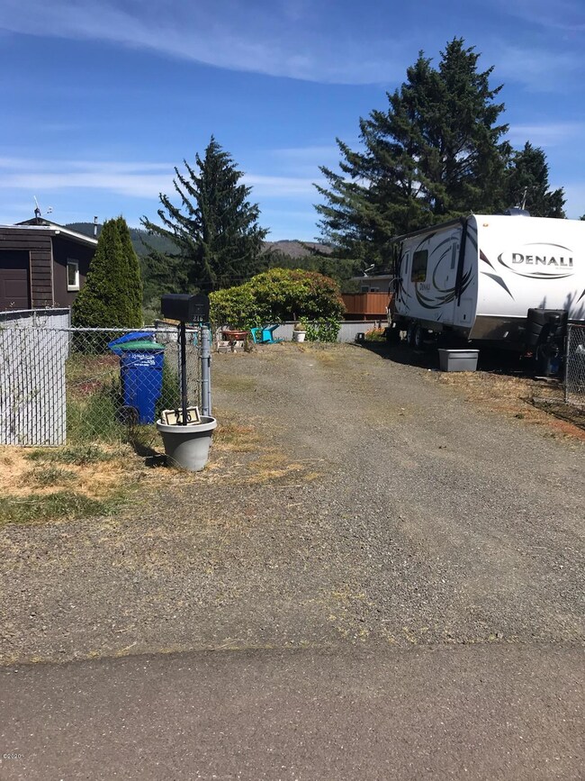 216 SE Surf Ave, Lincoln City, OR 97367 - photo 2