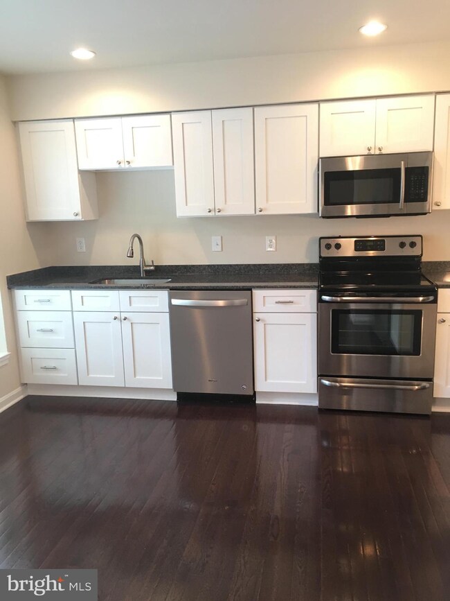 2704 Shawn Leigh Dr, Vienna, VA 22181 - photo 2