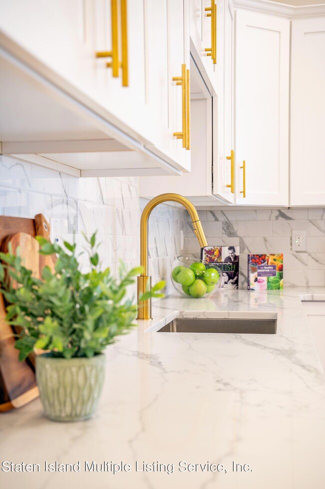 (5) Kitchen