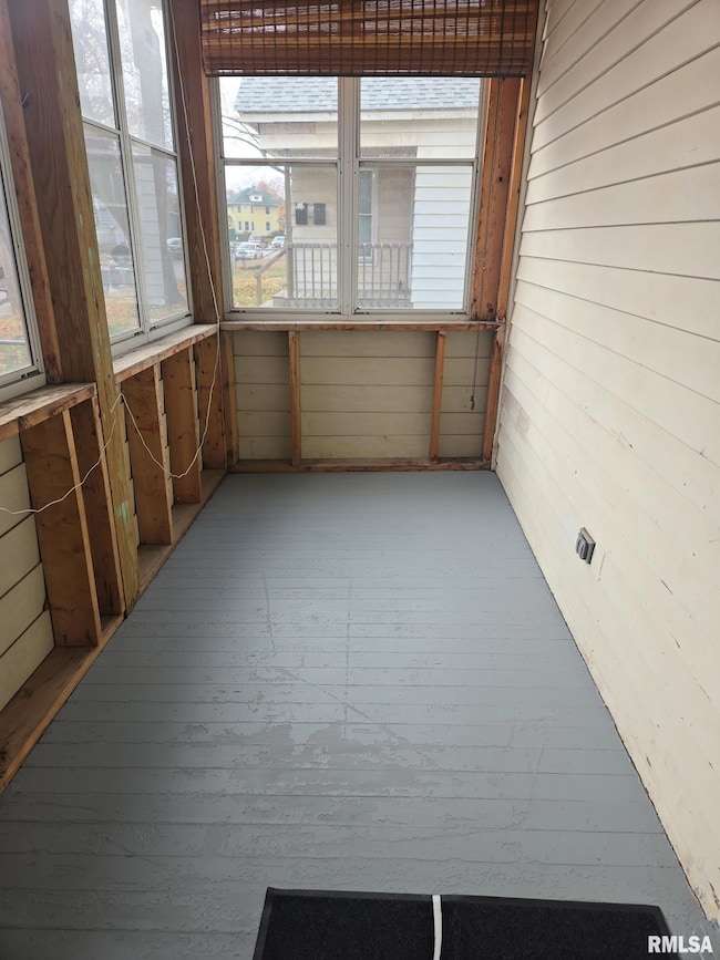 2006 Claussen St, Davenport, IA 52802 - photo 3