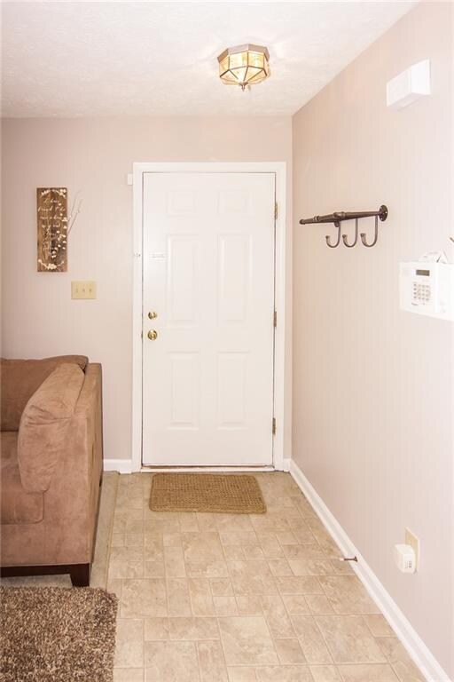 626 Stobus Dr, Greenwood, IN 46143 - photo 4